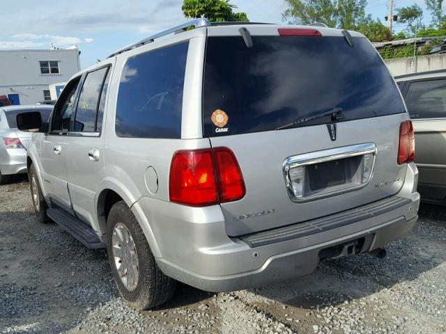 5LMFU27R04LJ20425 - 2004 LINCOLN NAVIGATOR Silber Foto 3