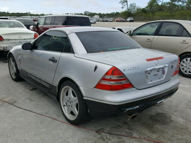 WDBKK47F7XF134157 - 1999 MERCEDES-BENZ SLK 230 KO SILVER photo 3