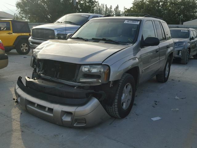 1GNDS13S022435727 - 2002 CHEVROLET TRAILBLAZE TAN photo 2