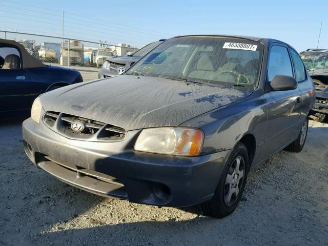 KMHCG35C62U173624 - 2002 HYUNDAI ACCENT GS GRAY photo 2