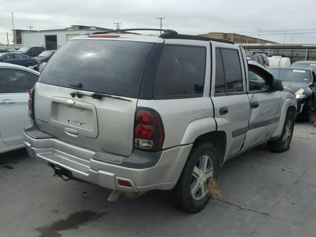 1GNDS13S152209832 - 2005 CHEVROLET TRAILBLAZE SILVER photo 4