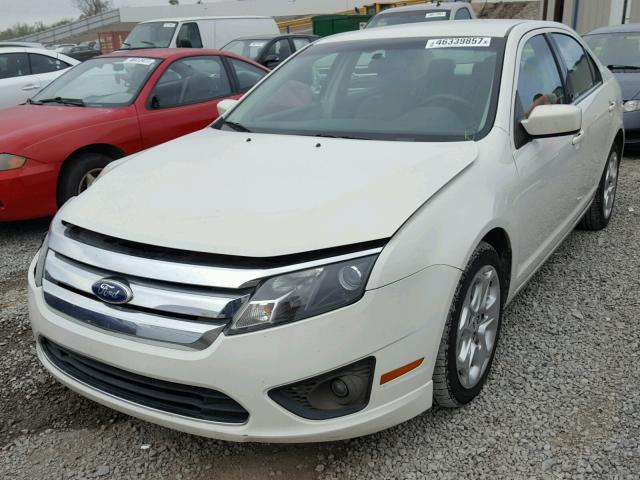 3FAHP0HAXAR356426 - 2010 FORD FUSION SE WHITE photo 2