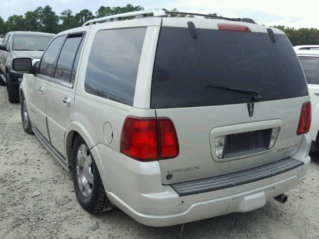 5LMFU27596LJ22867 - 2006 LINCOLN NAVIGATOR Weiß Foto 3