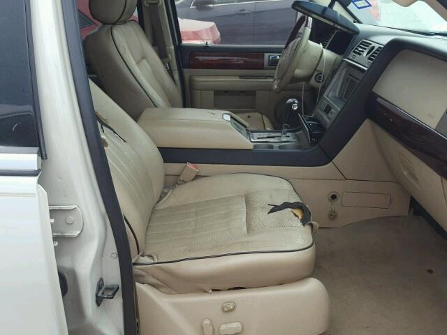 5LMFU27596LJ22867 - 2006 LINCOLN NAVIGATOR Weiß Foto 5