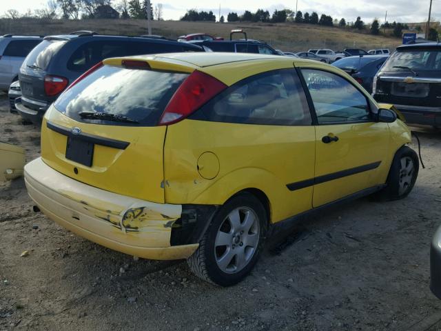 3FAFP31301R116161 - 2001 FORD FOCUS ZX3 YELLOW photo 4