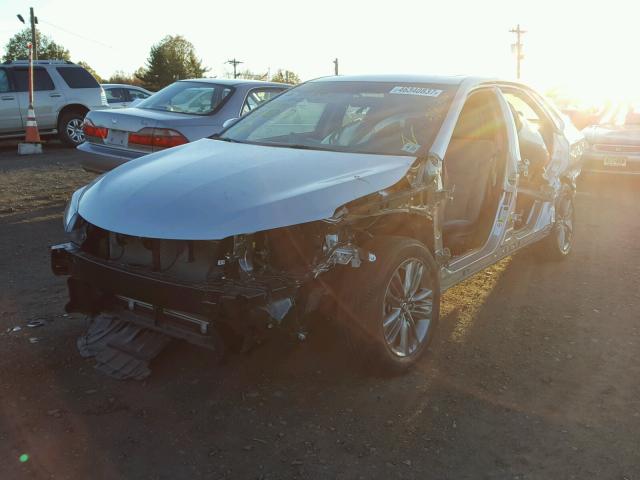 4T1BF1FK2HU359064 - 2017 TOYOTA CAMRY LE 银色 照片 2