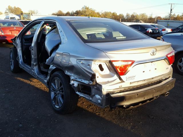 4T1BF1FK2HU359064 - 2017 TOYOTA CAMRY LE 银色 照片 3