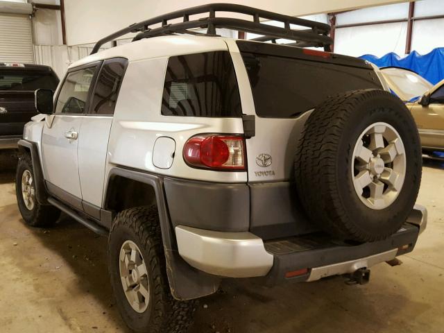 JTEBU11F170051373 - 2007 TOYOTA FJ CRUISER SILVER photo 3