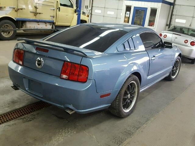 1ZVFT82H655230460 - 2005 FORD MUSTANG GT BLUE photo 4