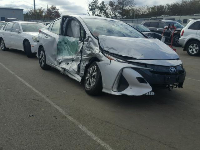 JTDKARFP0H3003540 - 2017 TOYOTA PRIUS PRIM SILVER photo 1