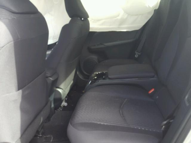 JTDKARFP0H3003540 - 2017 TOYOTA PRIUS PRIM SILVER photo 6