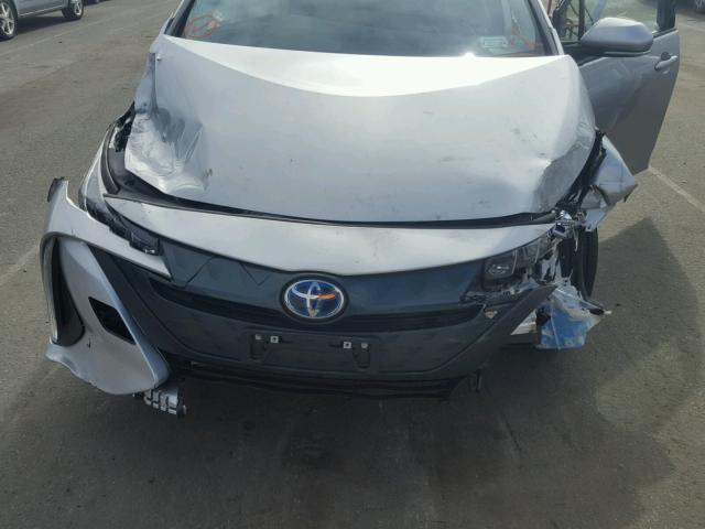 JTDKARFP0H3003540 - 2017 TOYOTA PRIUS PRIM SILVER photo 7