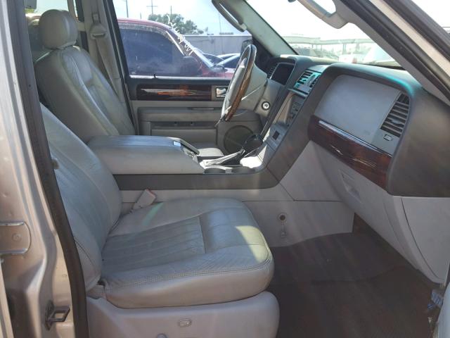 5LMFU27R84LJ05395 - 2004 LINCOLN NAVIGATOR 银色 照片 5