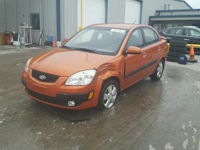 KNADE123886385359 - 2008 KIA RIO BASE ORANGE photo 2