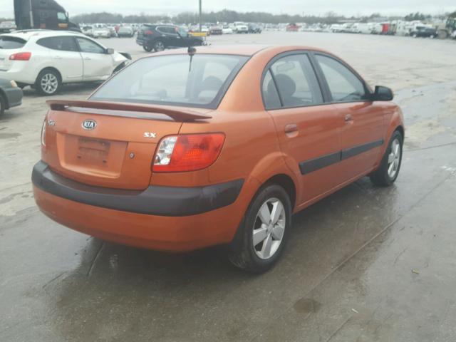 KNADE123886385359 - 2008 KIA RIO BASE ORANGE photo 4