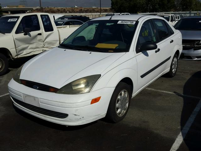 1FAFP33P61W180394 - 2001 FORD FOCUS LX WHITE photo 2