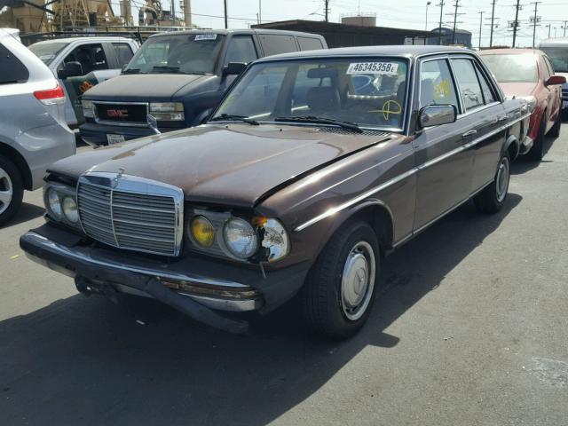 WDBAB23AXBB261916 - 1981 MERCEDES-BENZ 240 D BROWN photo 2