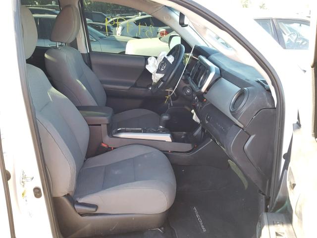 3TMCZ5AN8HM047036 - 2017 TOYOTA TACOMA DOU Ақ фото 5