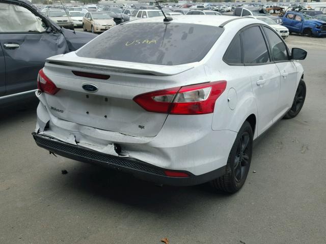 1FAHP3F20CL279712 - 2012 FORD FOCUS SE WHITE photo 4