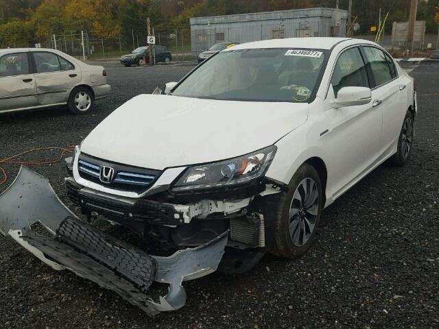 1HGCR6F39FA001756 - 2015 HONDA ACCORD HYB WHITE photo 2