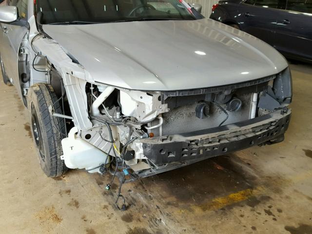 5J6TF1H37AL015394 - 2010 HONDA ACCORD CRO SILVER photo 9