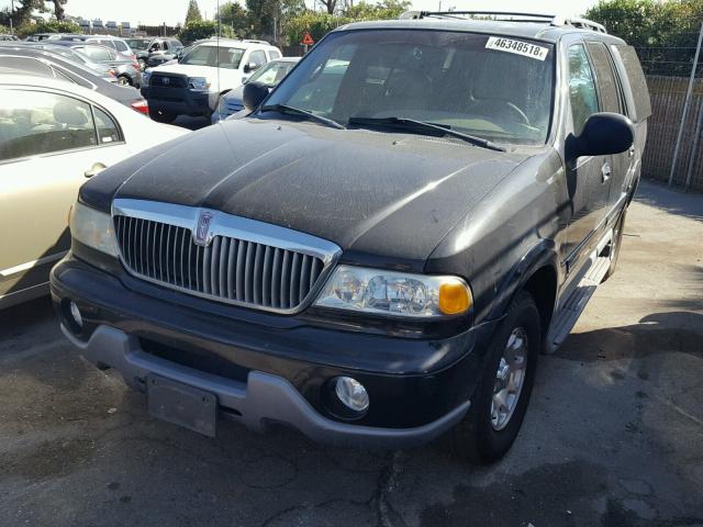 5LMRU27L3WLJ55133 - 1998 LINCOLN NAVIGATOR Schwarz Foto 2