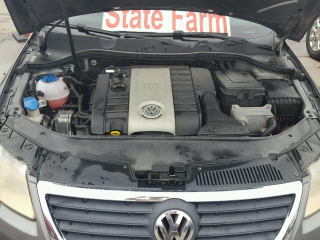 WVWJK73C58P045855 - 2008 VOLKSWAGEN PASSAT TUR GRAY photo 7