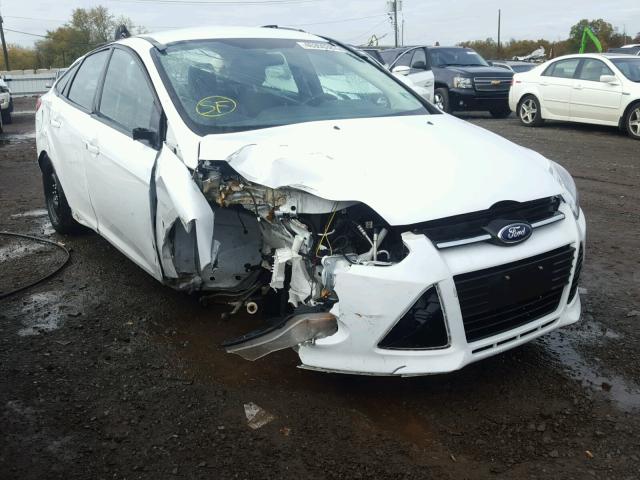 1FAHP3F29CL442101 - 2012 FORD FOCUS WHITE photo 1