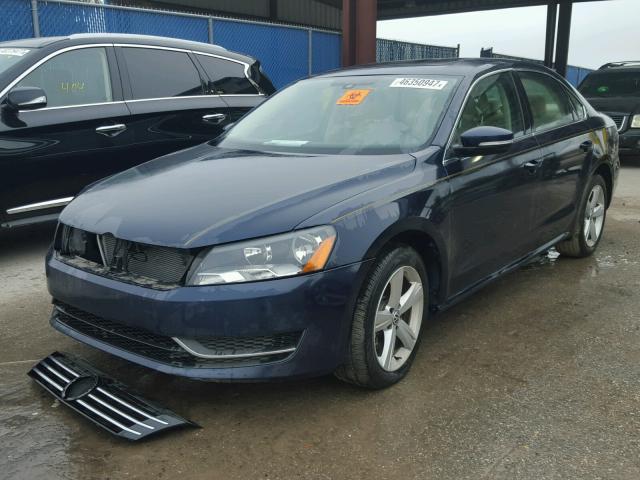 1VWBH7A30DC052457 - 2013 VOLKSWAGEN PASSAT SE BLUE photo 2