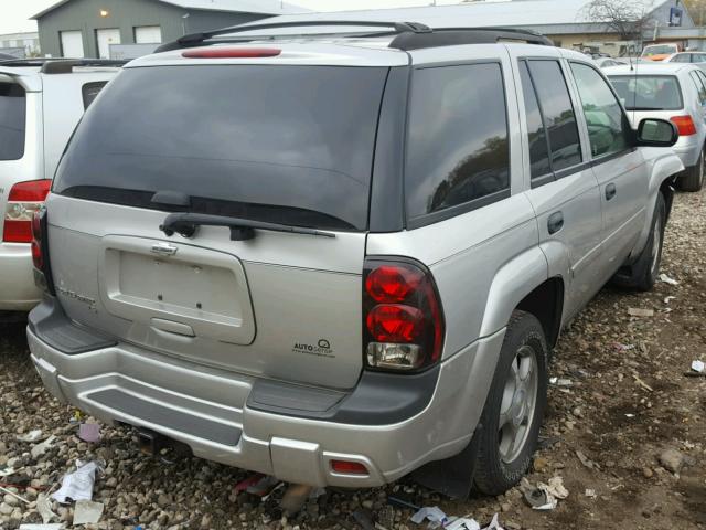 1GNDT13S682128214 - 2008 CHEVROLET TRAILBLAZE SILVER photo 4