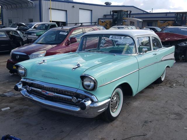 B57F264386 - 1957 CHEVROLET BELAIR GREEN photo 2