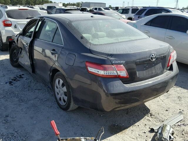 4T4BF3EK7AR052563 - 2010 TOYOTA CAMRY BASE GRAY photo 3