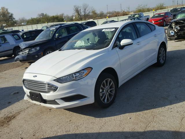 3FA6P0H7XHR407509 - 2017 FORD FUSION SE WHITE photo 2