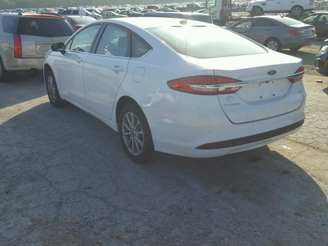 3FA6P0H7XHR407509 - 2017 FORD FUSION SE WHITE photo 3