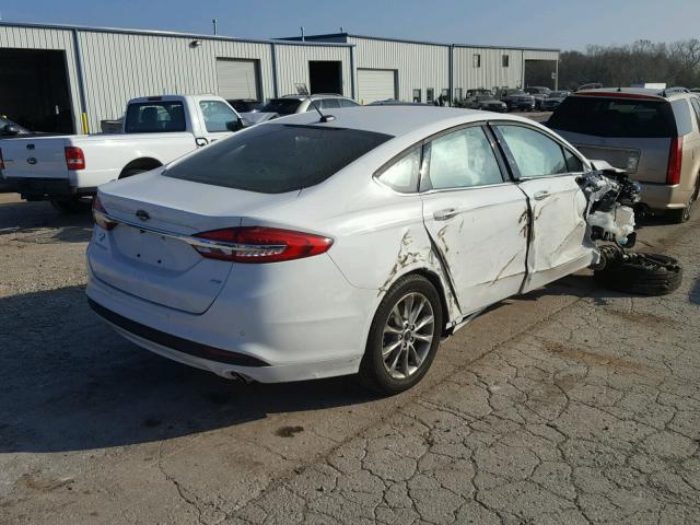 3FA6P0H7XHR407509 - 2017 FORD FUSION SE WHITE photo 4