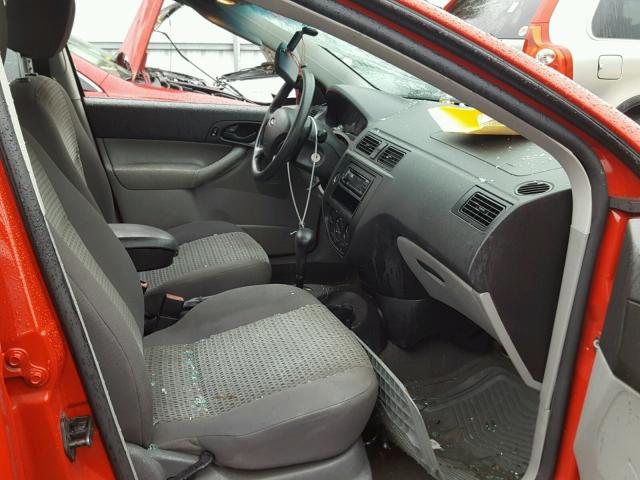 1FAHP34N66W119219 - 2006 FORD FOCUS RED photo 5