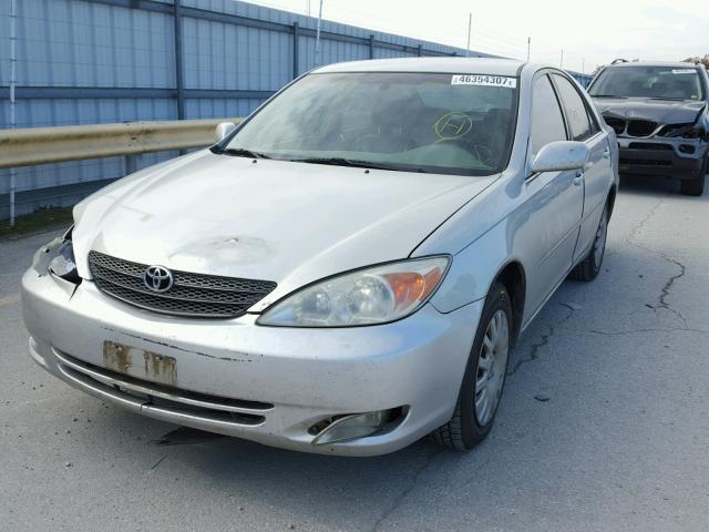 JTDBE32K130146826 - 2003 TOYOTA CAMRY SILVER photo 2