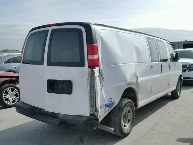 1GCHG39U151268143 - 2005 CHEVROLET EXPRESS G3 WHITE photo 4