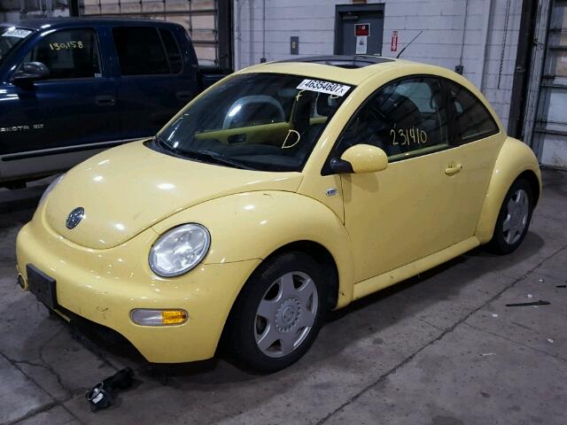 3VWCS21CX1M423997 - 2001 VOLKSWAGEN NEW BEETLE YELLOW photo 2