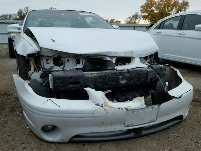 1G2WP12K2YF201082 - 2000 PONTIAC GRAND PRIX WHITE photo 9