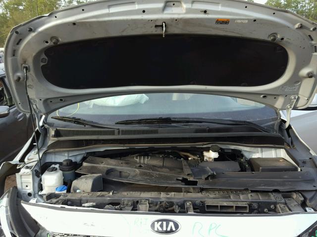 KNDMB5C18G6084105 - 2016 KIA SEDONA WHITE photo 7