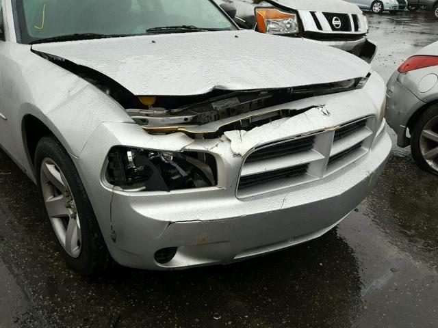 2B3KA43H28H239900 - 2008 DODGE CHARGER SILVER photo 9