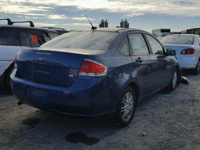 1FAHP35N59W110854 - 2009 FORD FOCUS BLUE photo 4