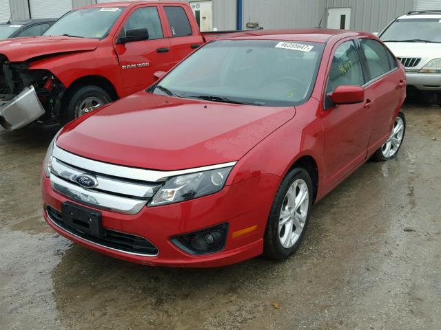 3FAHP0HG4CR421455 - 2012 FORD FUSION SE RED photo 2