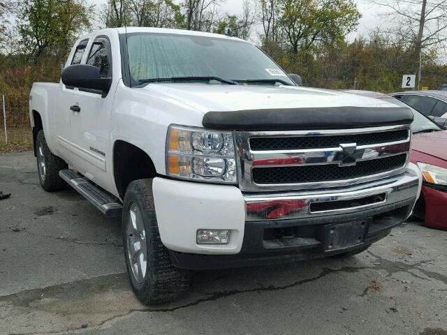 1GCRKSE25BZ139577 - 2011 CHEVROLET SILVERADO WHITE photo 1