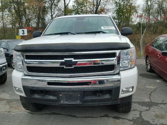 1GCRKSE25BZ139577 - 2011 CHEVROLET SILVERADO WHITE photo 9