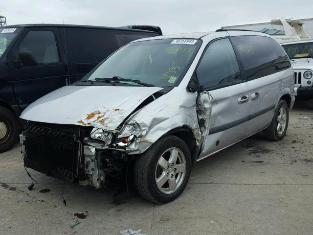 1D4GP45R35B174393 - 2005 DODGE CARAVAN SX SILVER photo 2