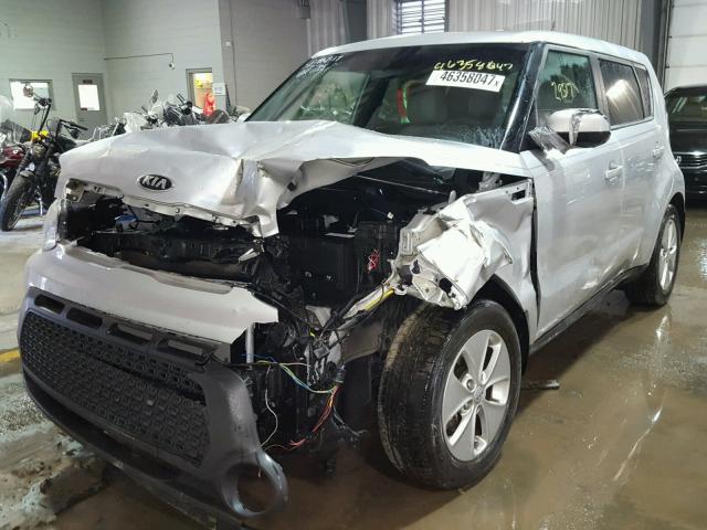 KNDJN2A29G7854438 - 2016 KIA SOUL SILVER photo 2