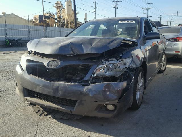 4T1BK3EK8BU614977 - 2011 TOYOTA CAMRY SE GRAY photo 2