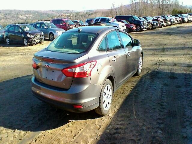 1FAHP3F27CL296961 - 2012 FORD FOCUS SE GRAY photo 4